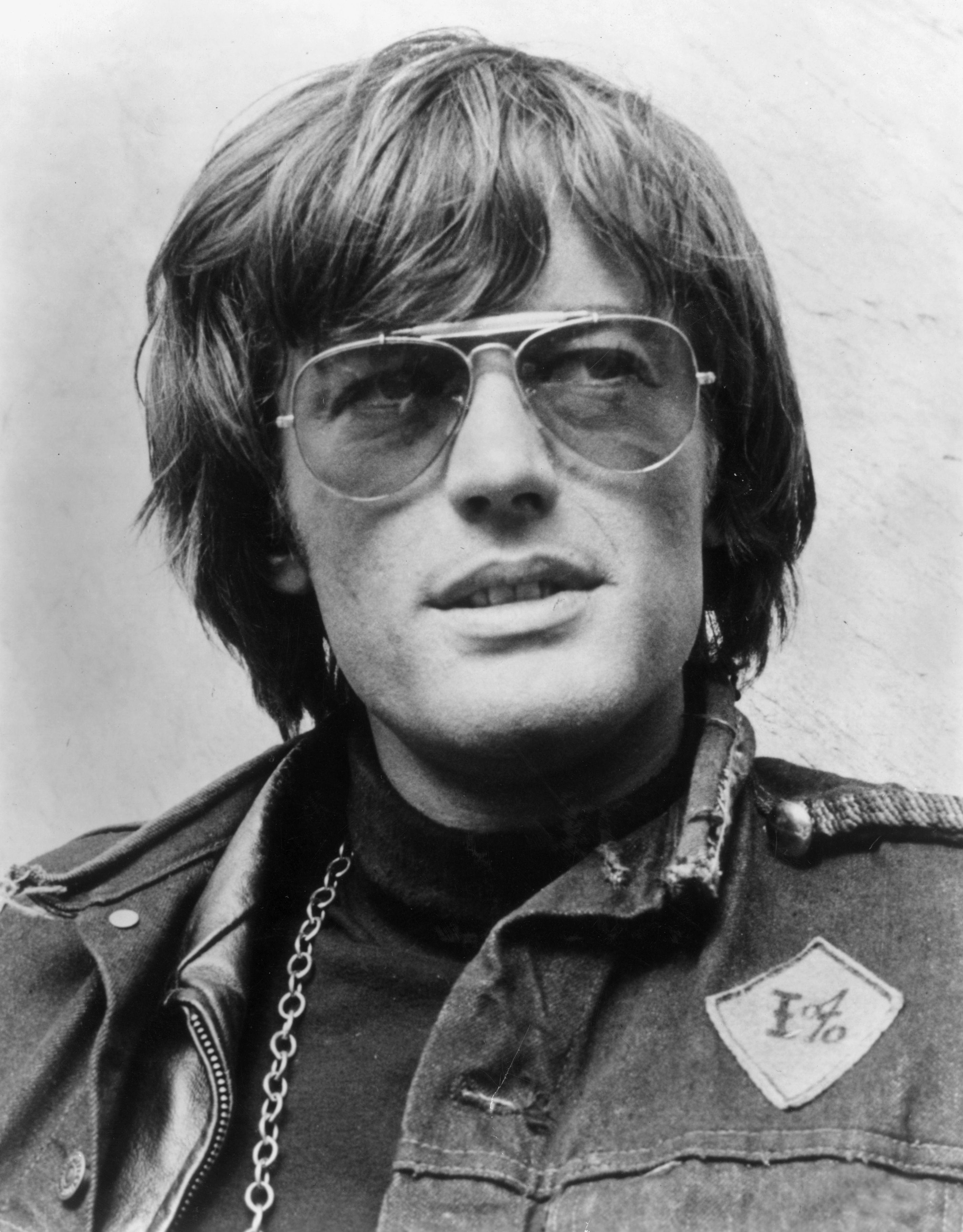 Мужские прически 80 х. Peter Fonda. Питер фонда 1970. Peter Fonda очки. Питер фонда в молодости.